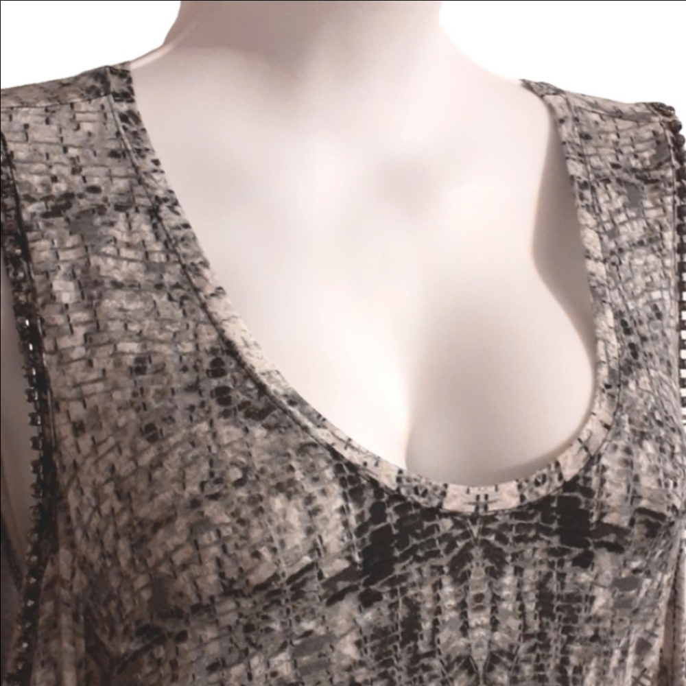 Jennifer Lopez COLD SHOULDER TOP